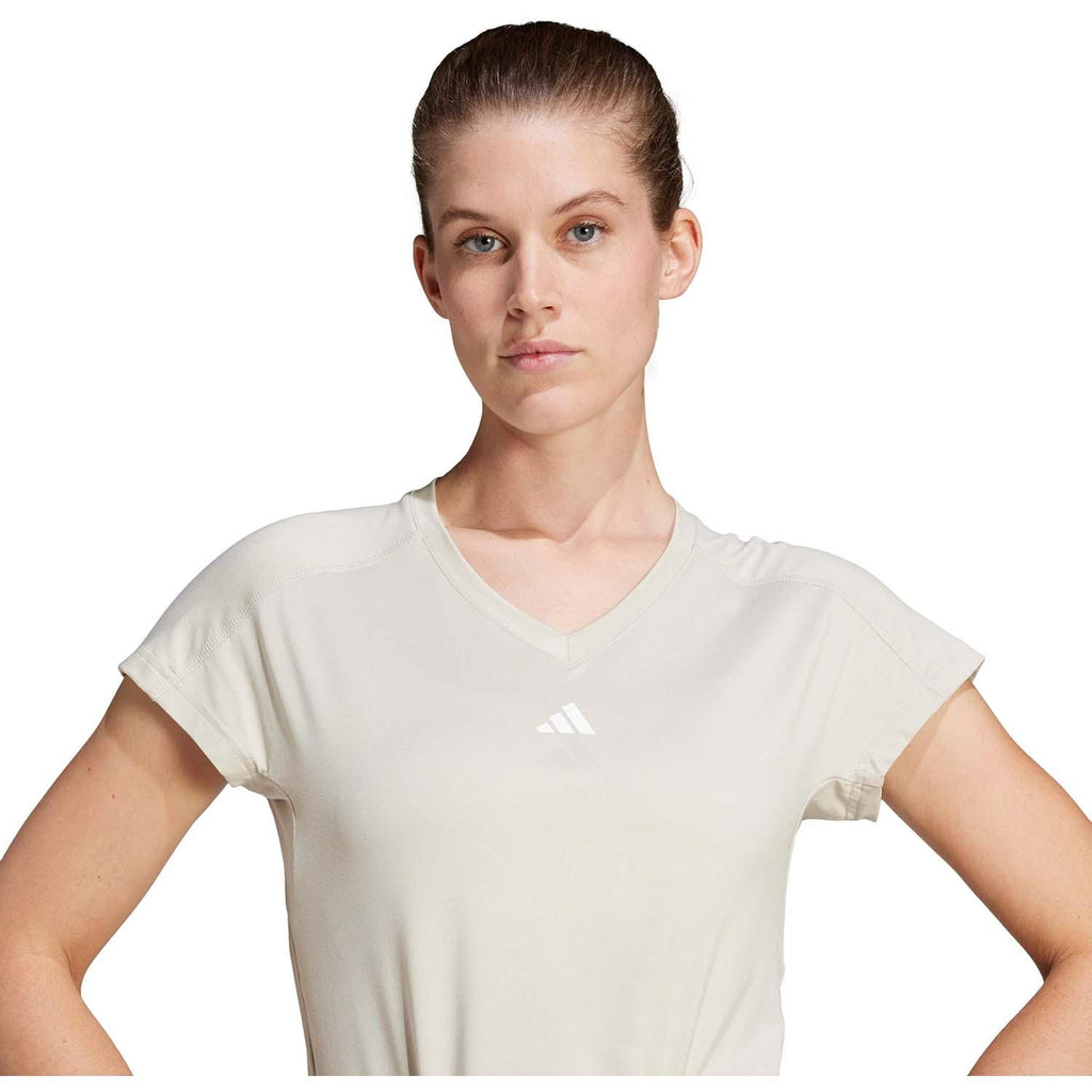 AEROREADY Train Essentials Minimal Branding V-hals T-shirt
