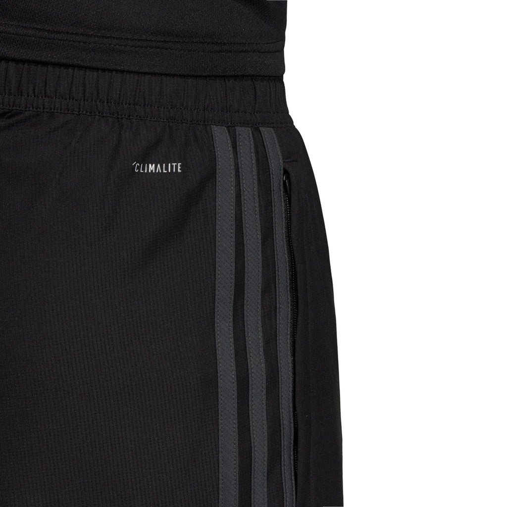 Manchester United FC short