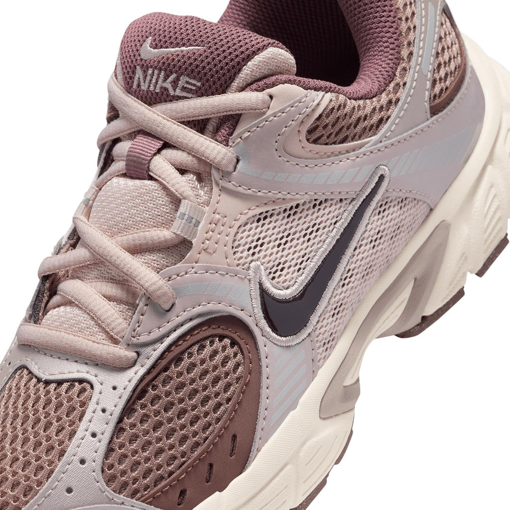 V5 Runner Facing N sneakers