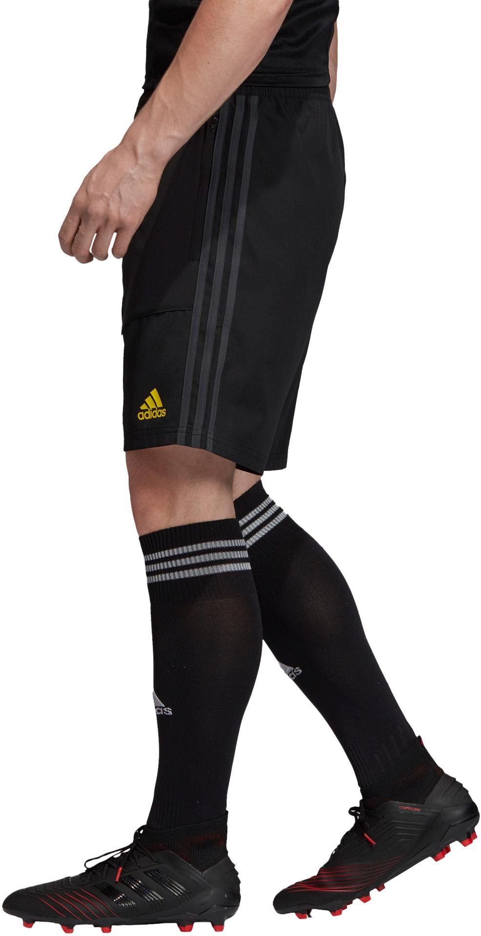 Manchester United FC short