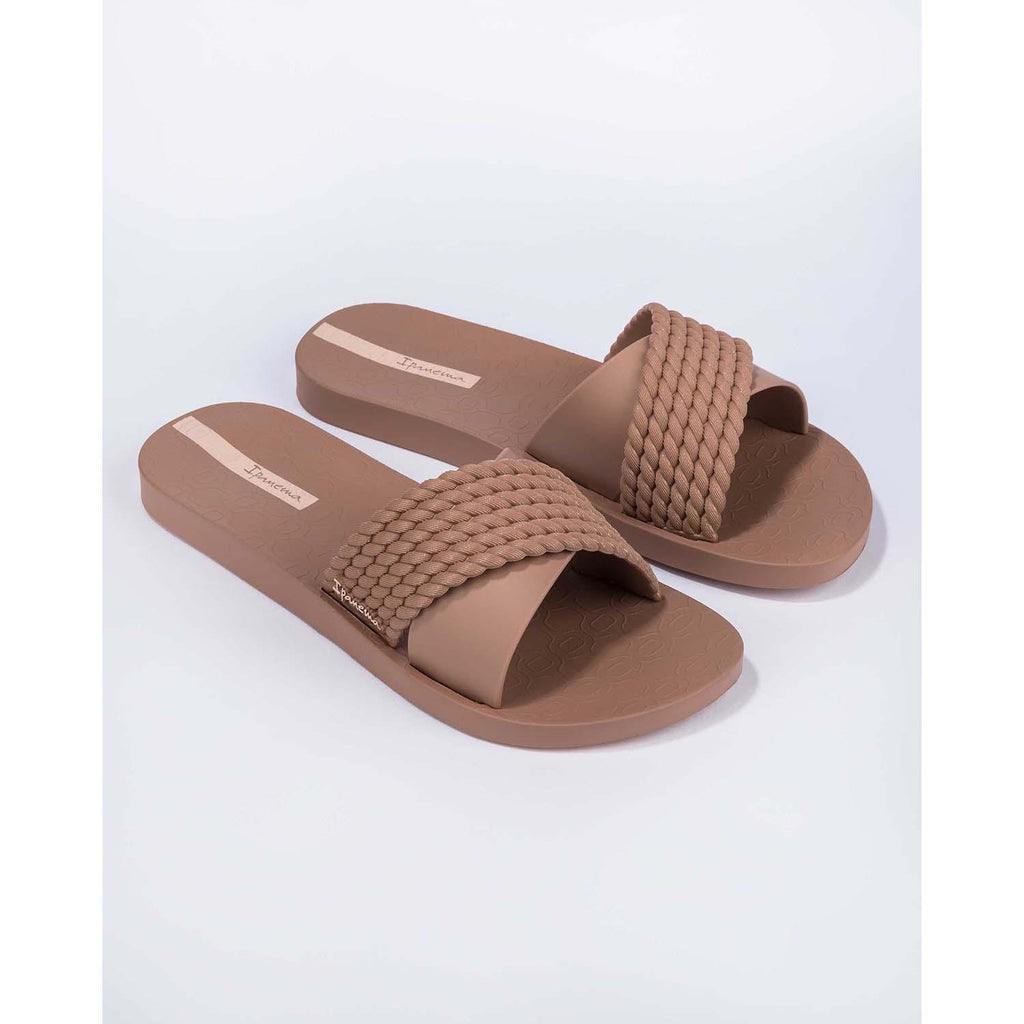 Street slippers