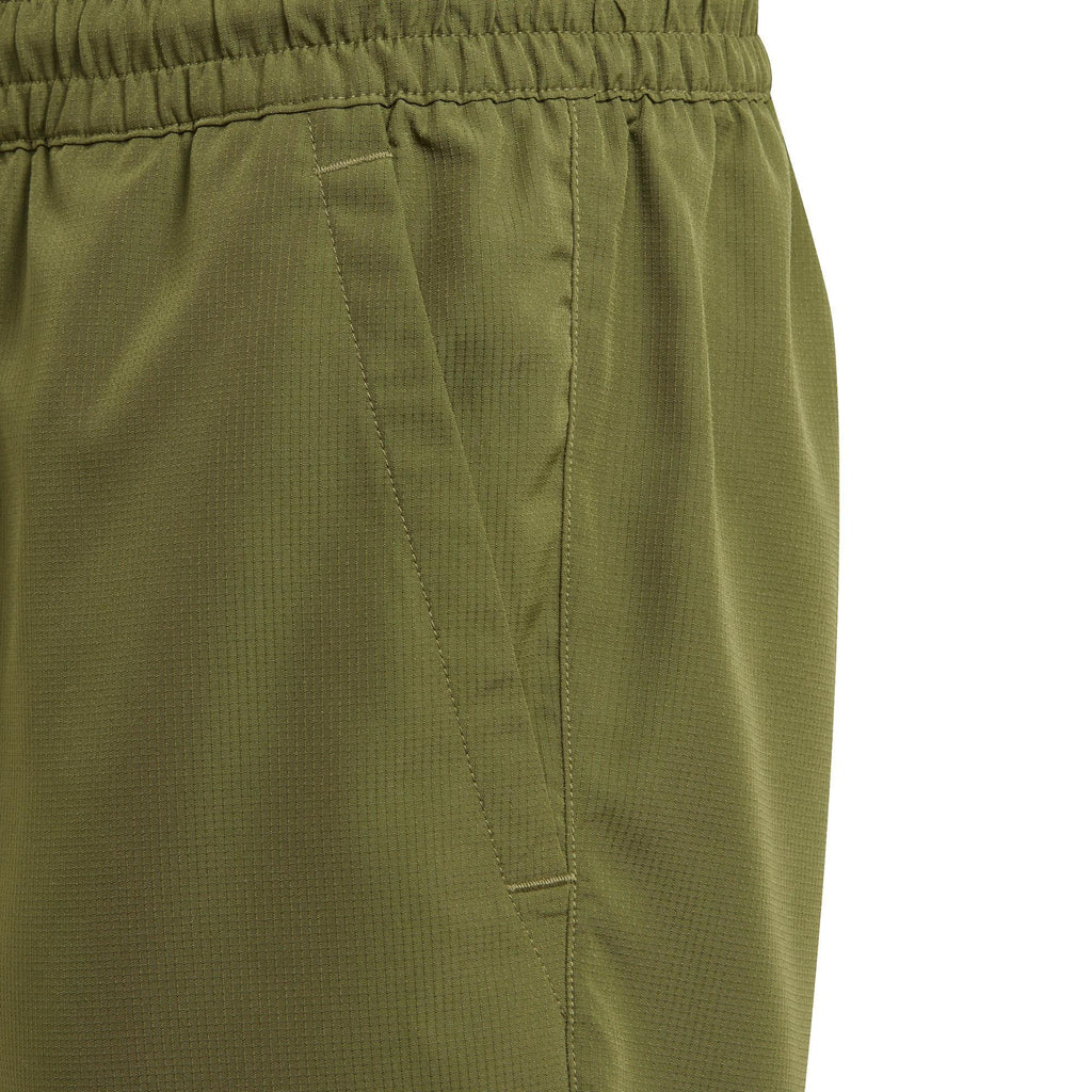 B Club Short