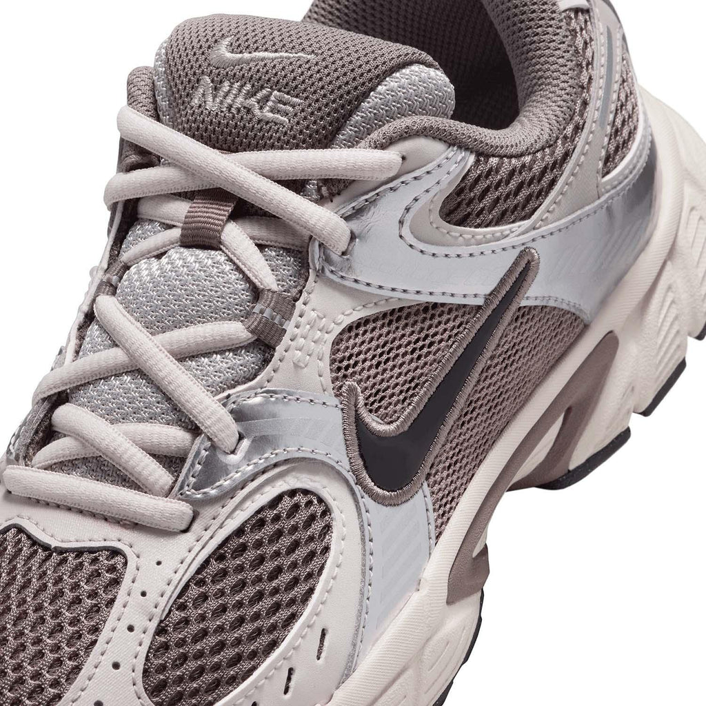 nike v5 rnr (gs) (consumer facing n