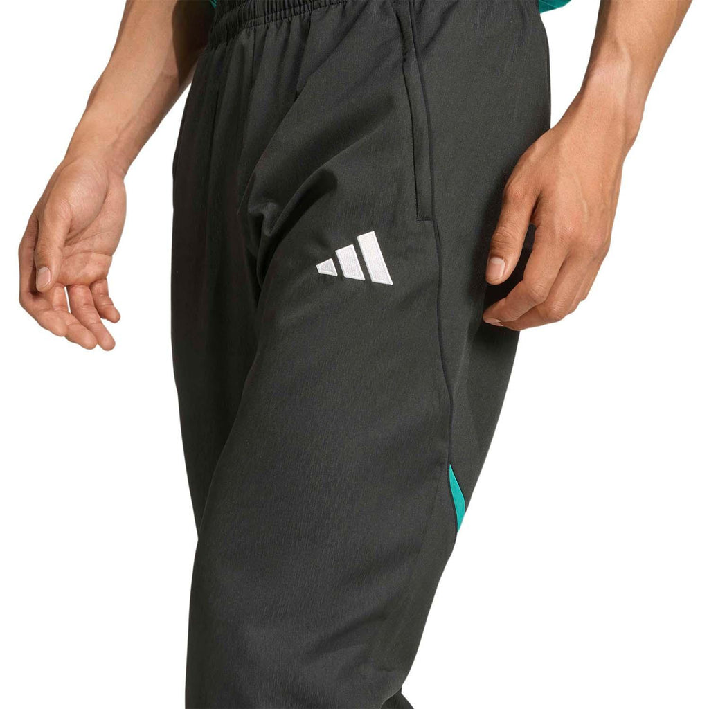 Liverpool FC Tiro 25 Competition Presentation Broek