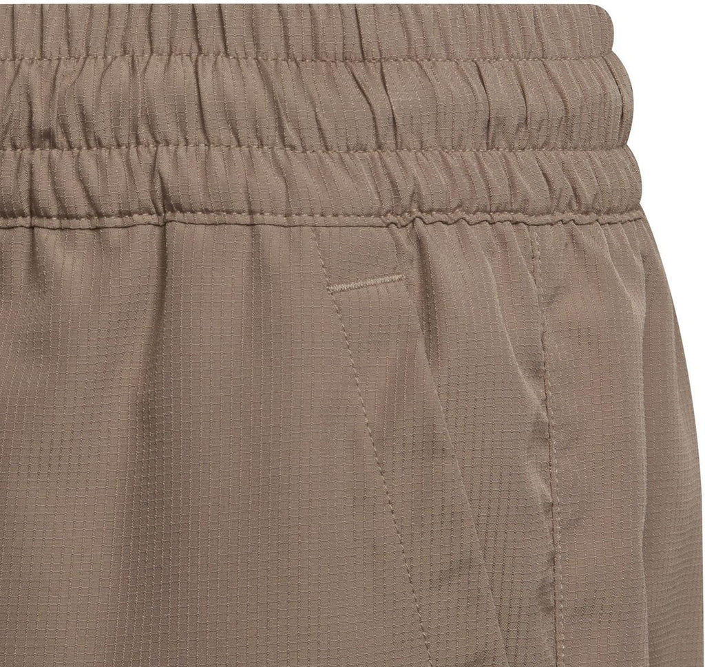 B Club Short