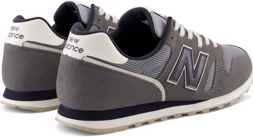 373v2 sneakers