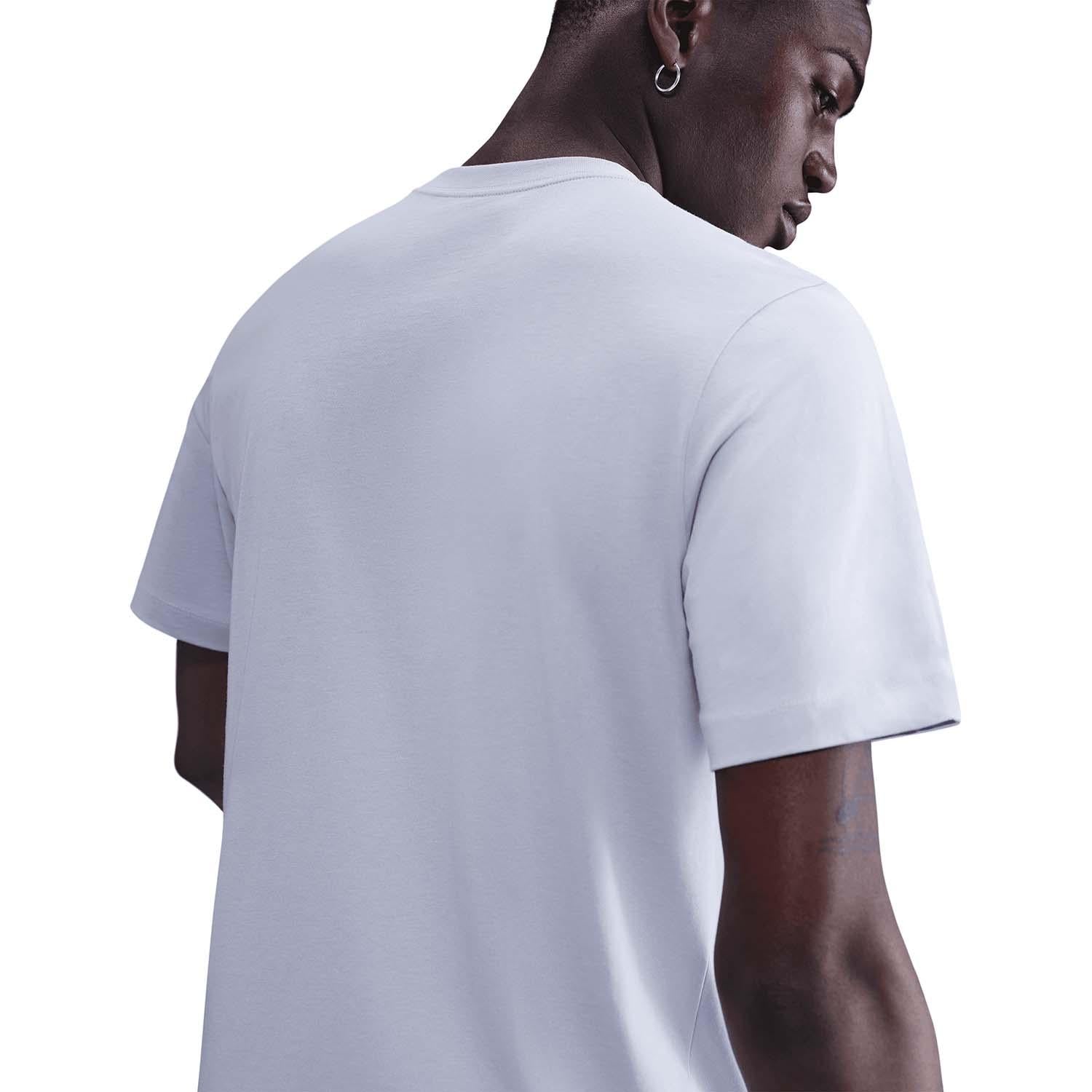 nike sportswear club men's t-shirt