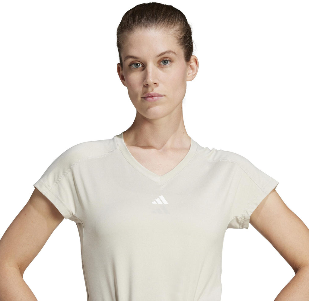 AEROREADY Train Essentials Minimal Branding V-hals T-shirt