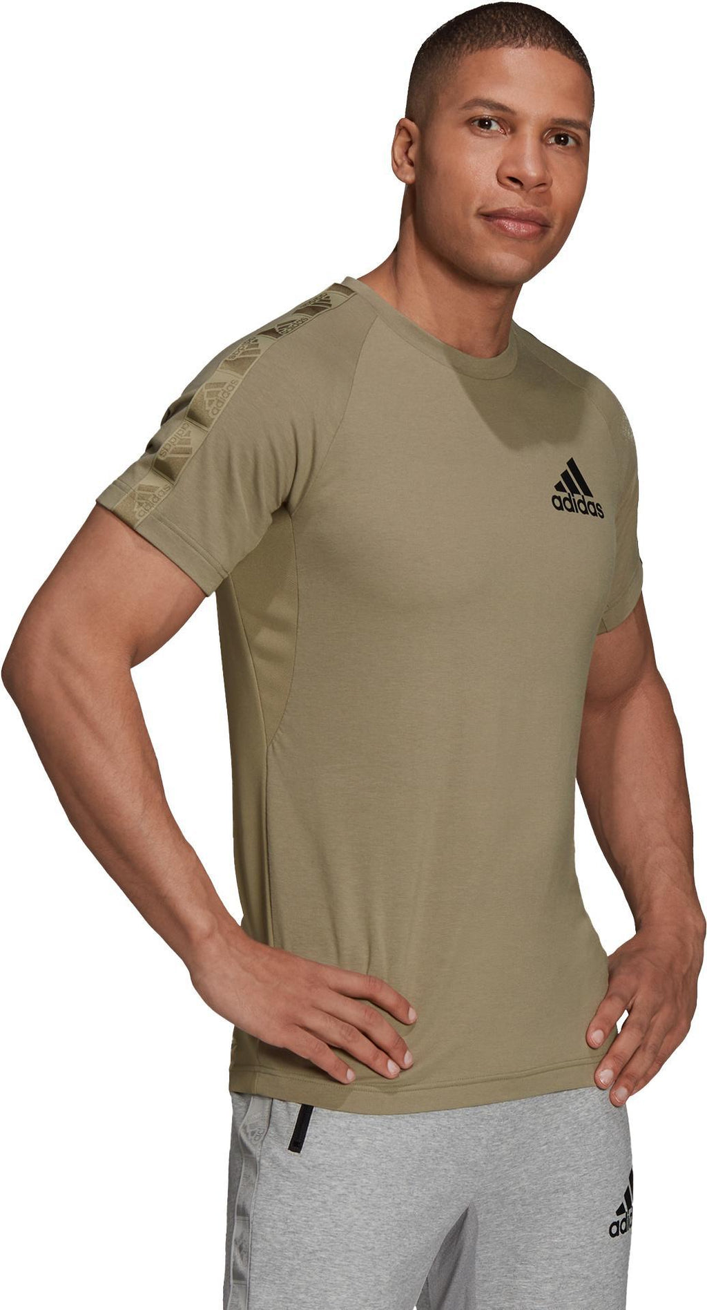 T T. T-Shirt