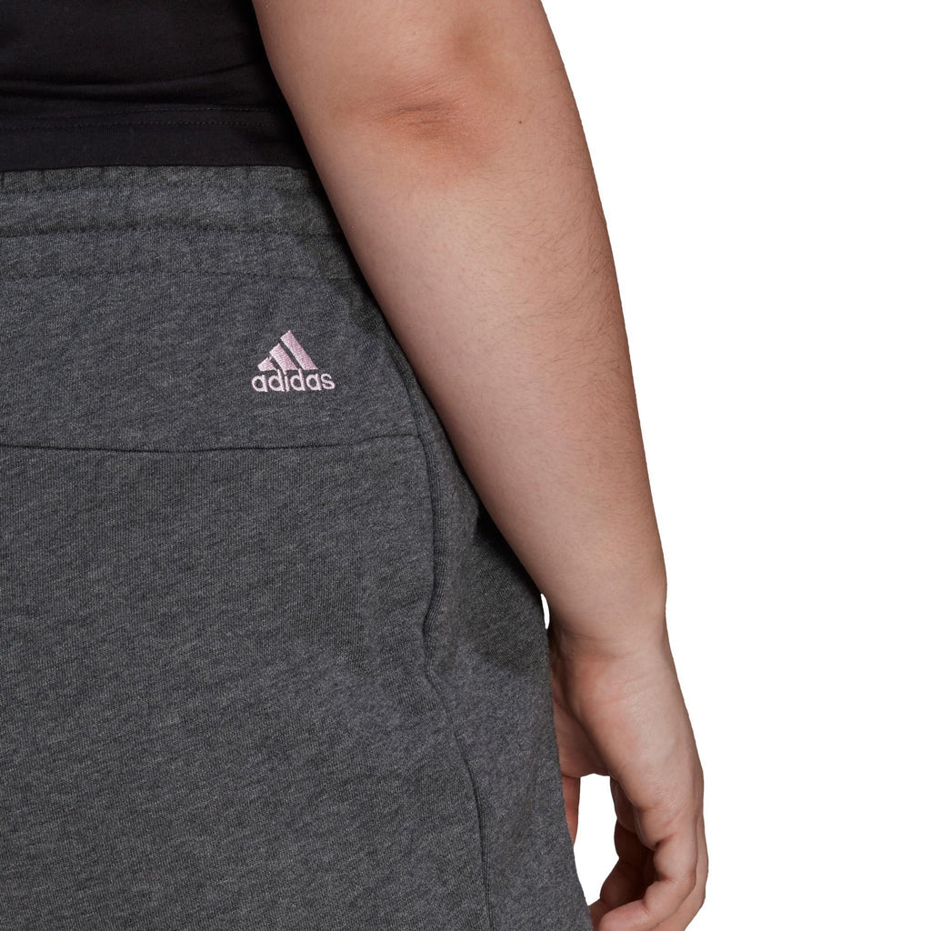 Essentials Slim Logo Short (Grote Maat)
