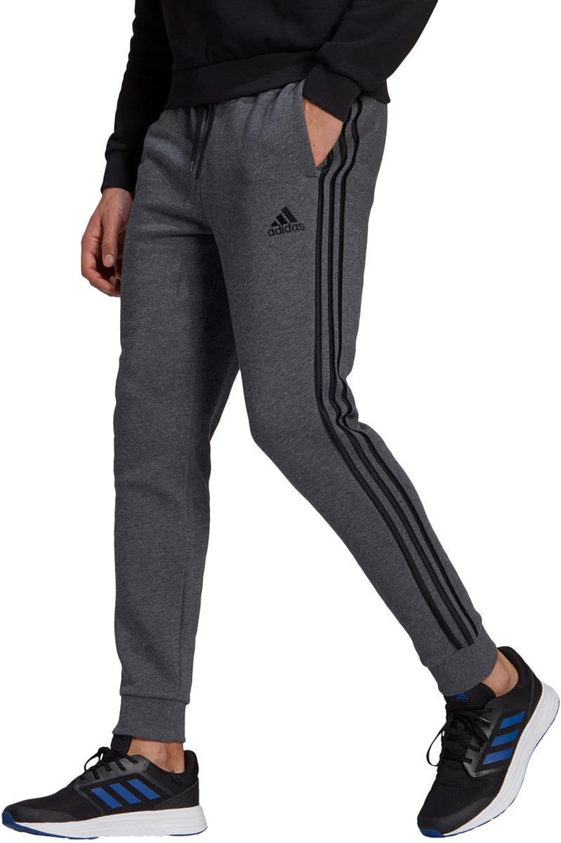 Essentials Fleece Tapered Cuff 3-Stripes broek