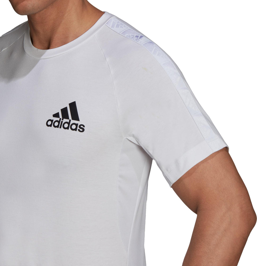 T T. T-Shirt