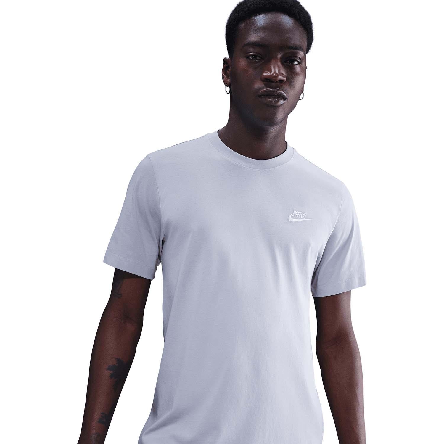 nike sportswear club men's t-shirt