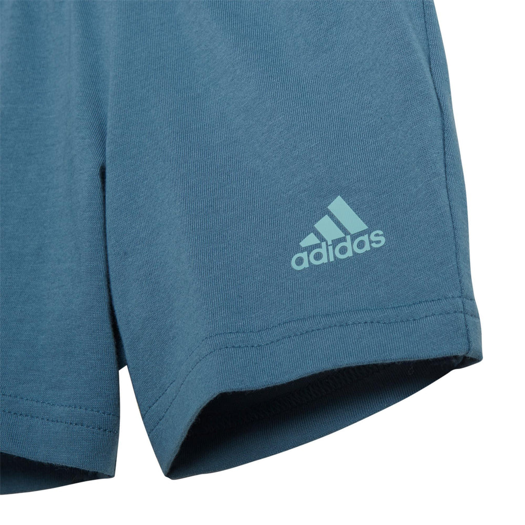 Essentials shirt en short setje