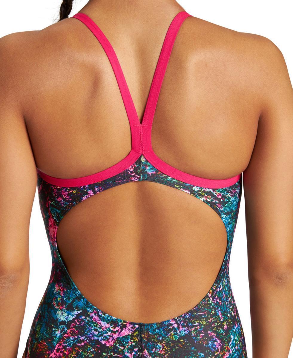 Arena W Mountains Light Drop Back O