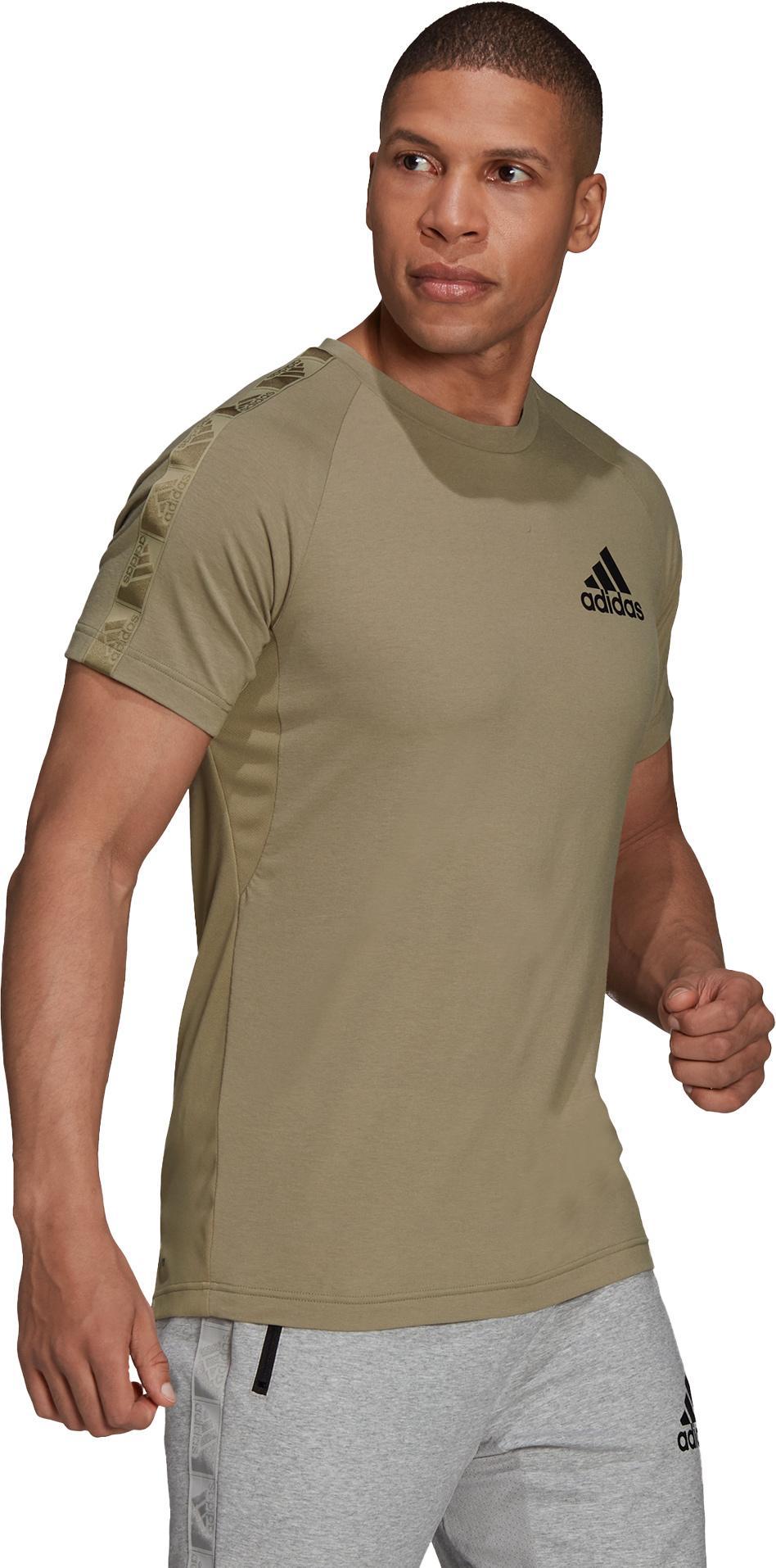 T T. T-Shirt