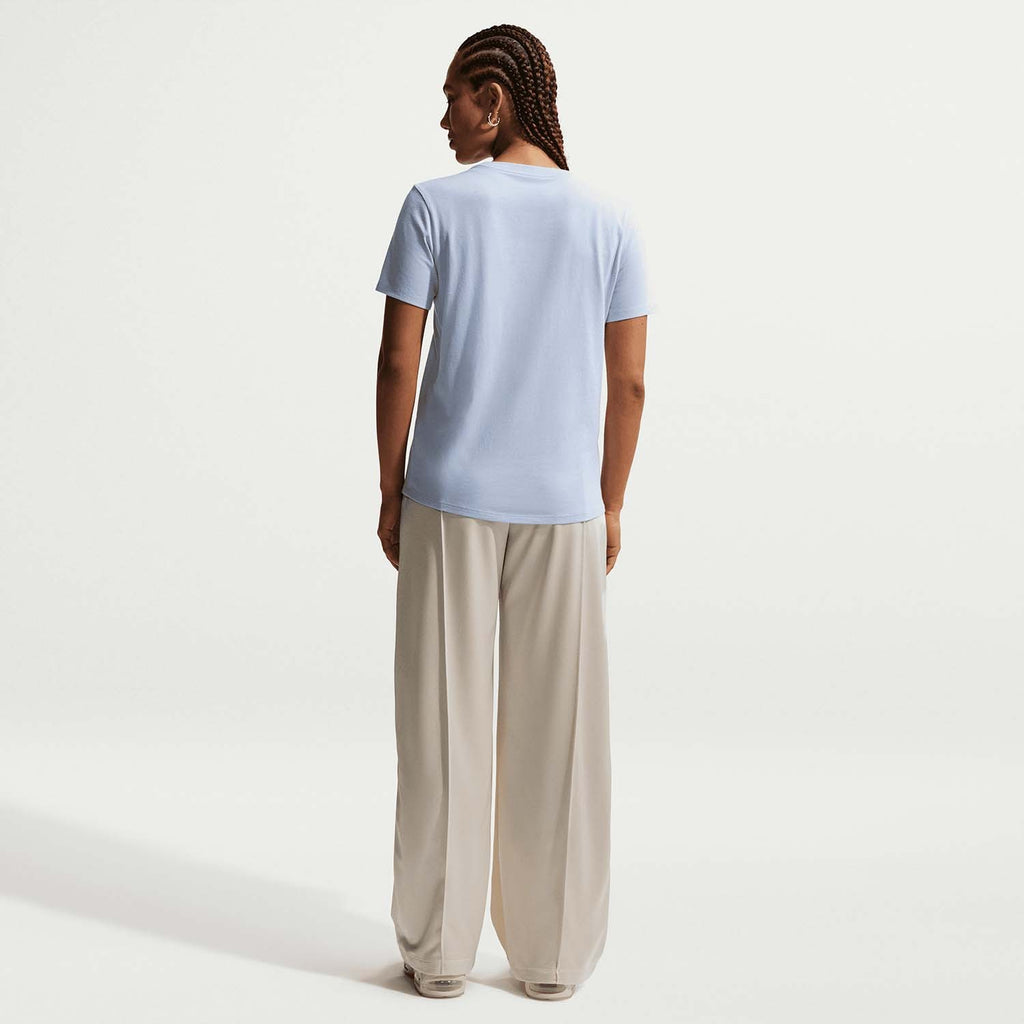 Sportswear Club Essentials  T-shirt