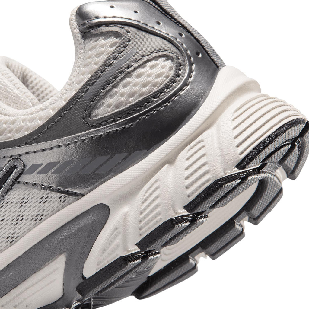 v5 runner little kids' shoes