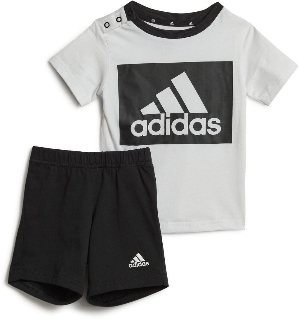 Essentials shirt en short setje