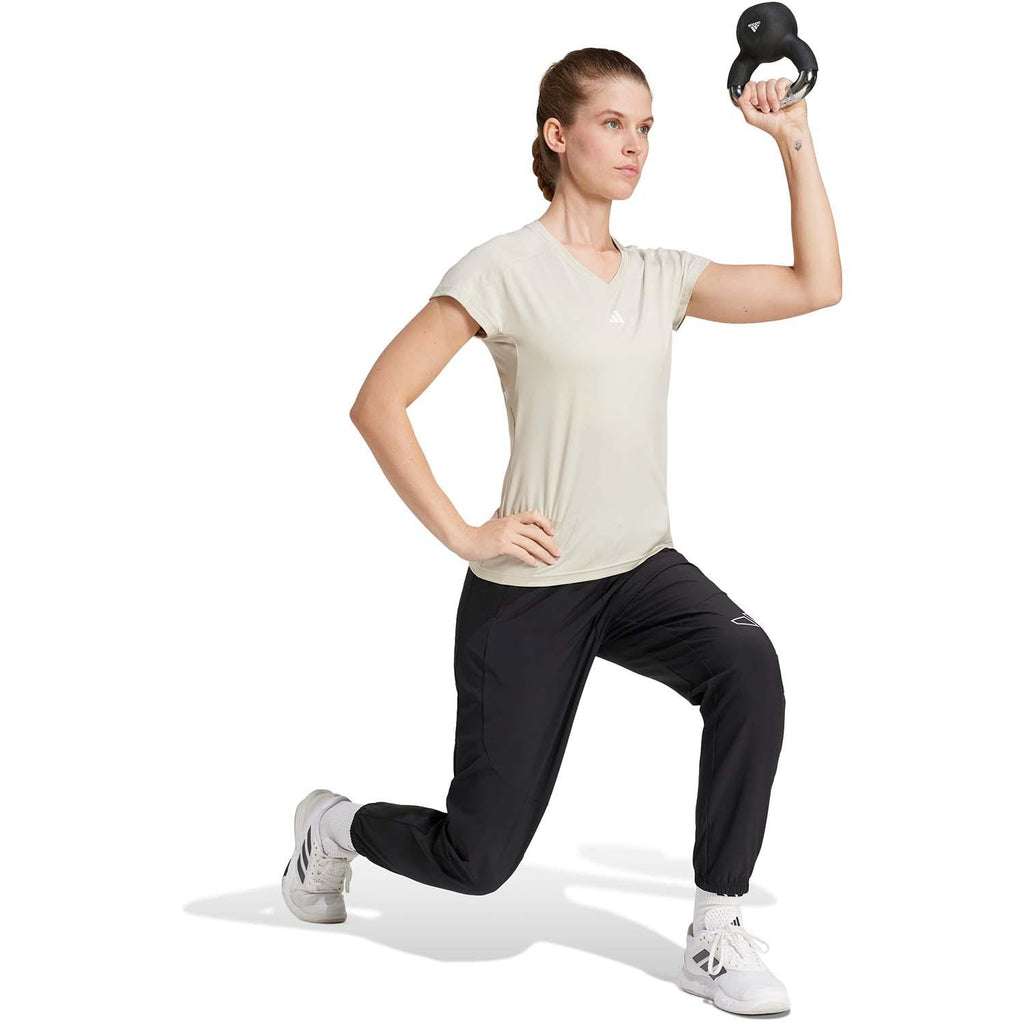 AEROREADY Train Essentials Minimal Branding V-hals T-shirt