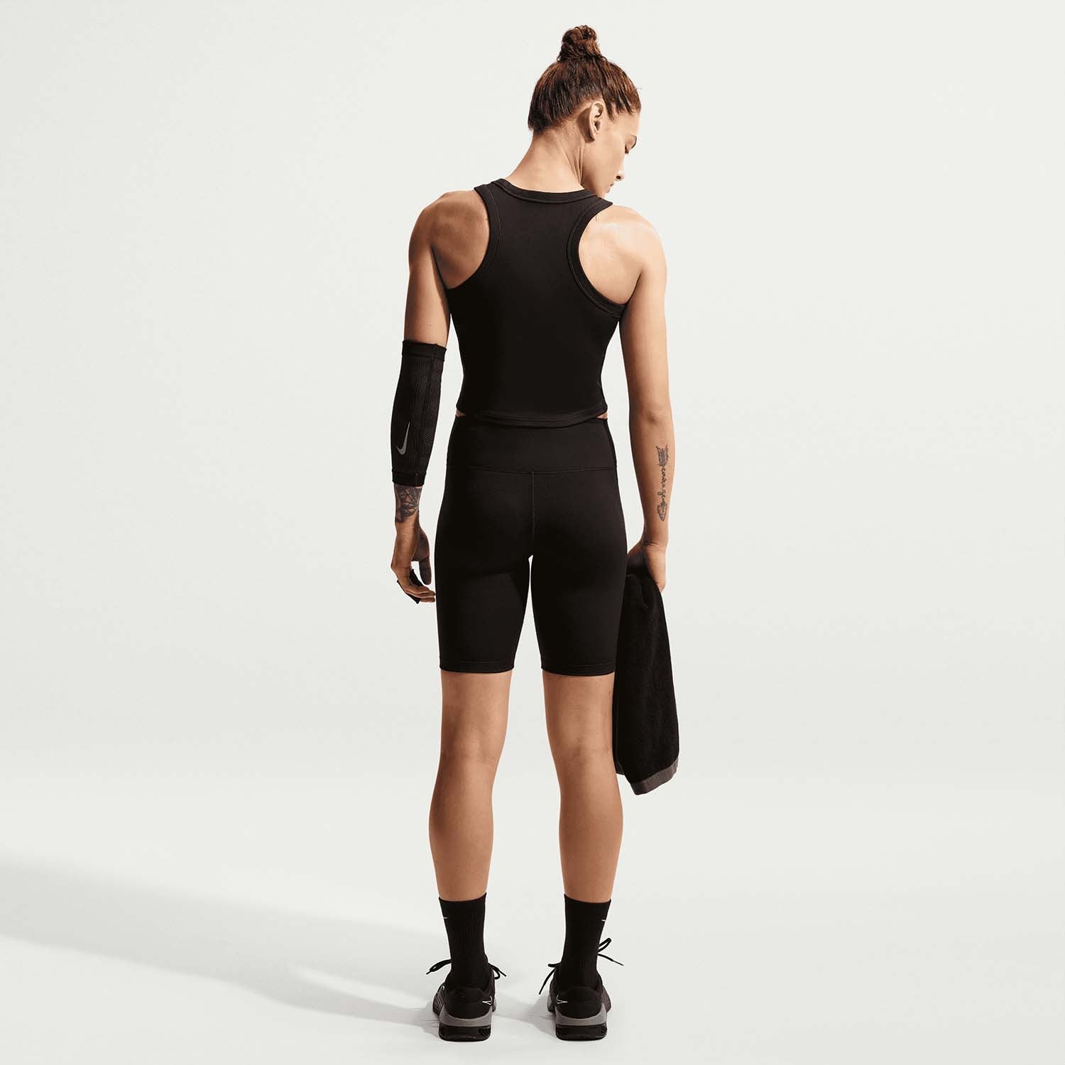 one women's high-waisted 8i bi