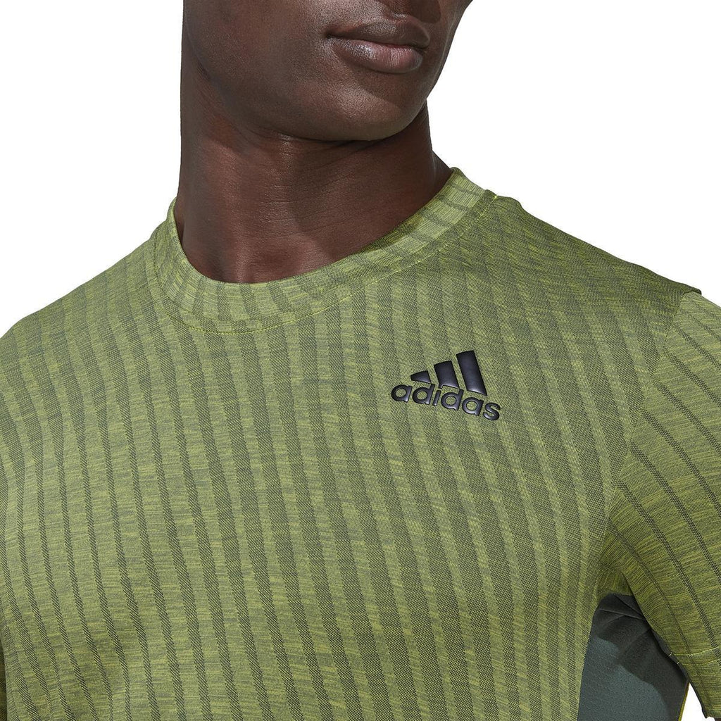 T FREELIFT TEE. Tennisshirt