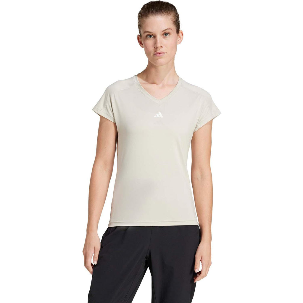 AEROREADY Train Essentials Minimal Branding V-hals T-shirt