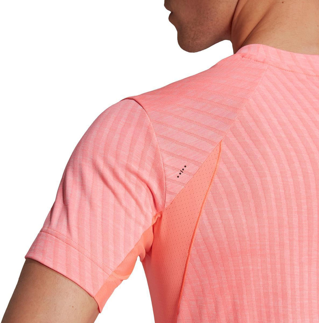 T FREELIFT TEE. Tennisshirt