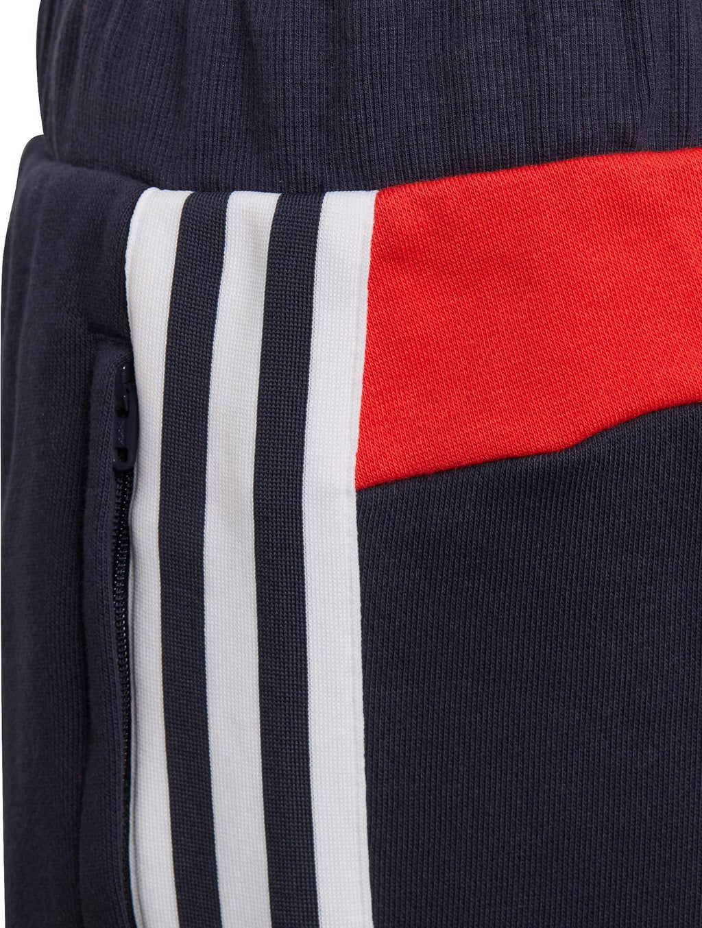 Comfort Colorblock Short