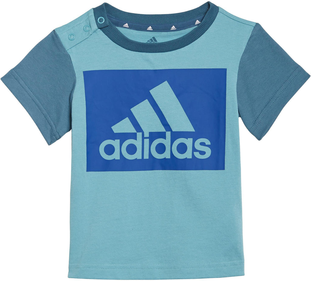 Essentials shirt en short setje