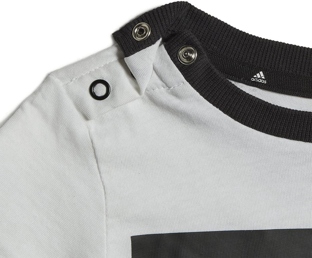 Essentials shirt en short setje