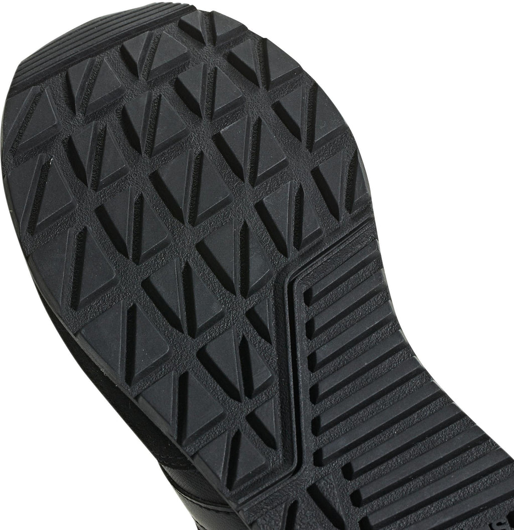 8K sneakers