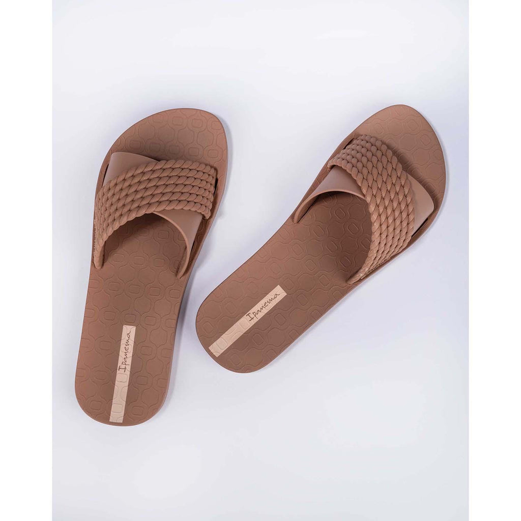 Street slippers