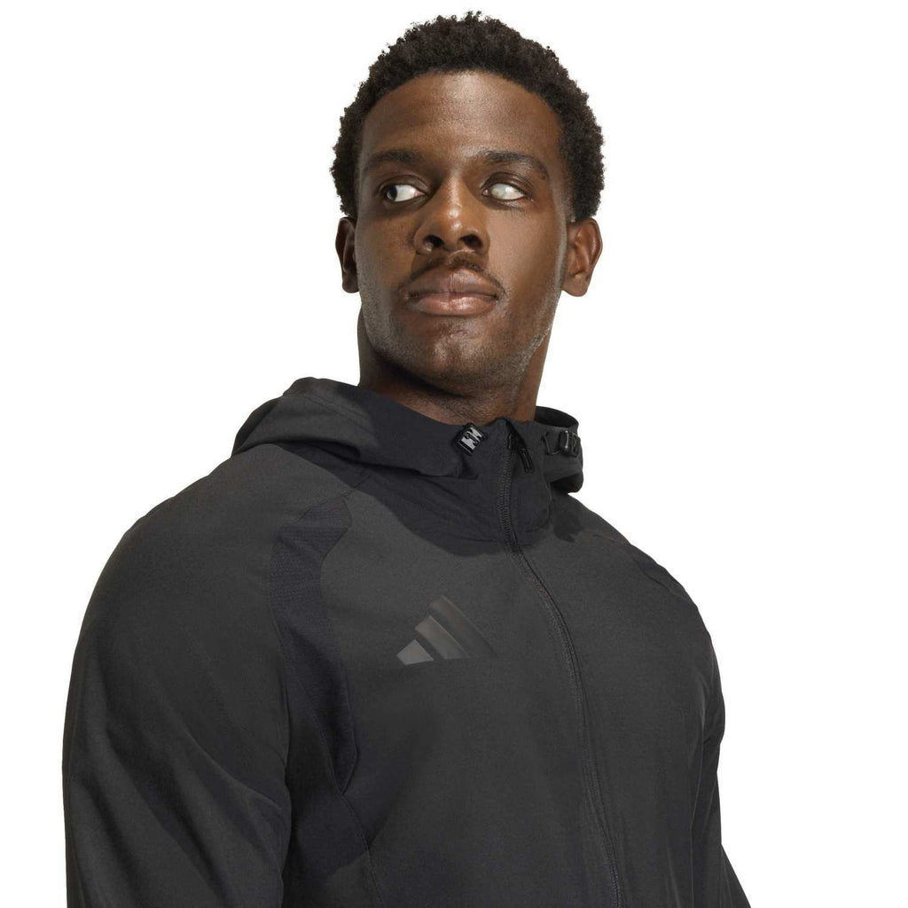 Tiro Travel Windbreaker jacket