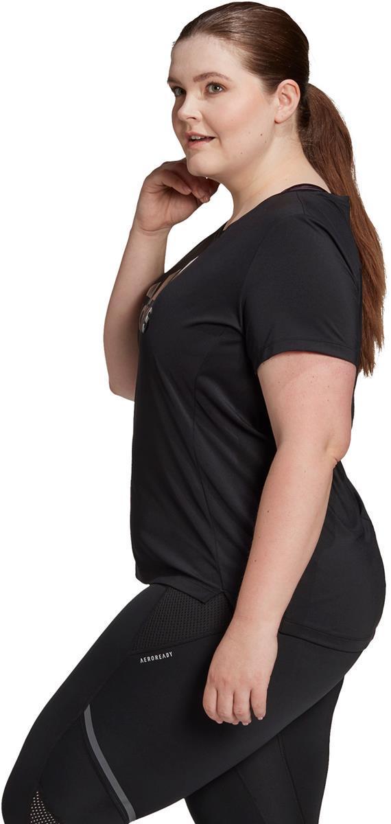 Glam On Badge of Sport Logo T-shirt (Grote Maat)