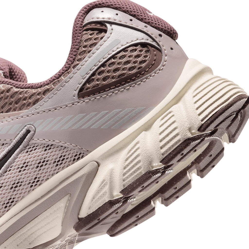 V5 Runner Facing N sneakers