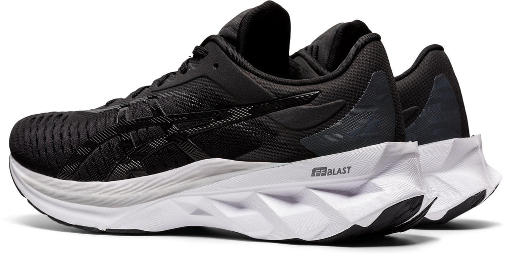 Novablast hardloopschoenen