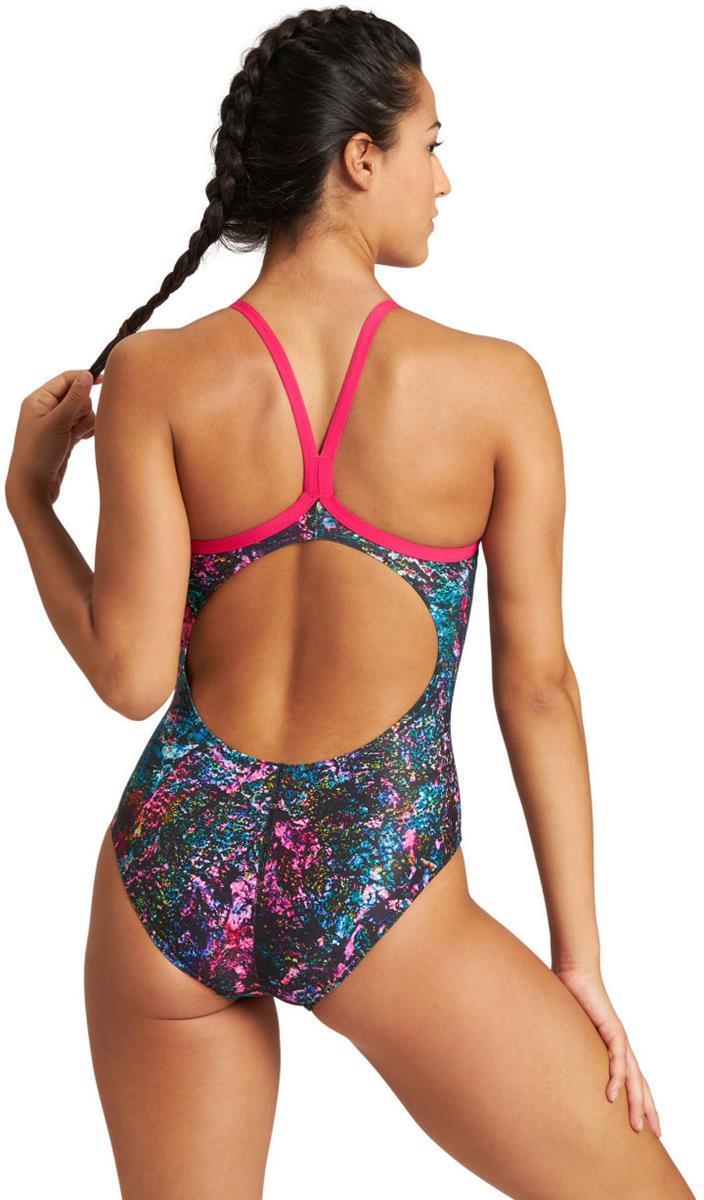 Arena W Mountains Light Drop Back O