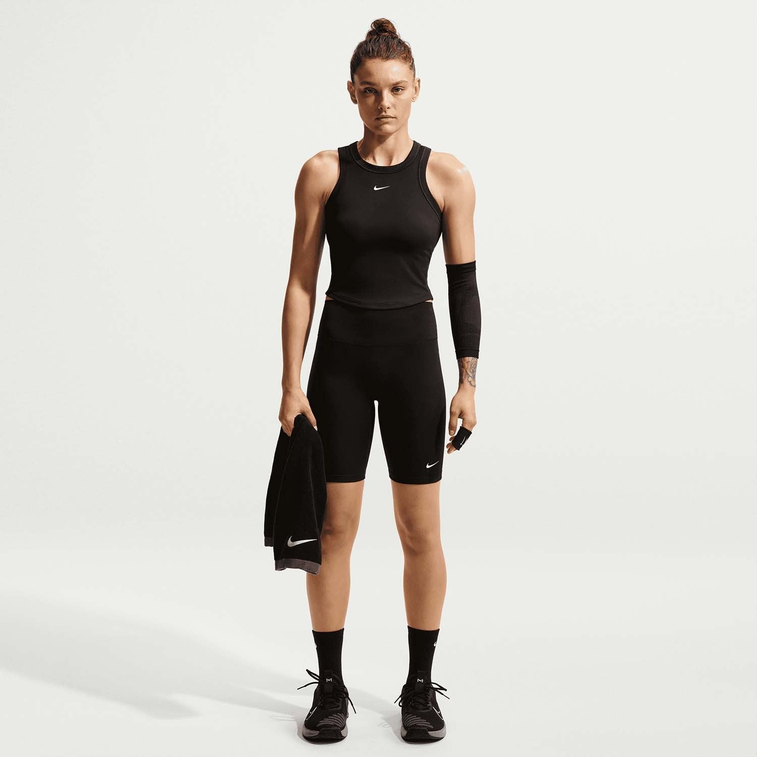 one women's high-waisted 8i bi