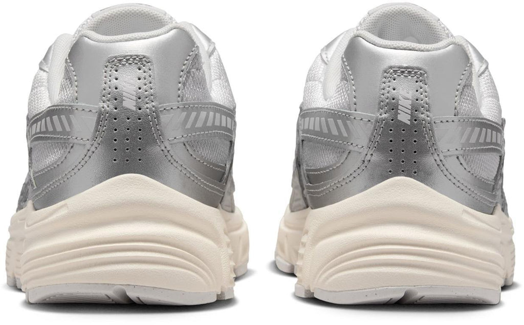 wmns nike initiator