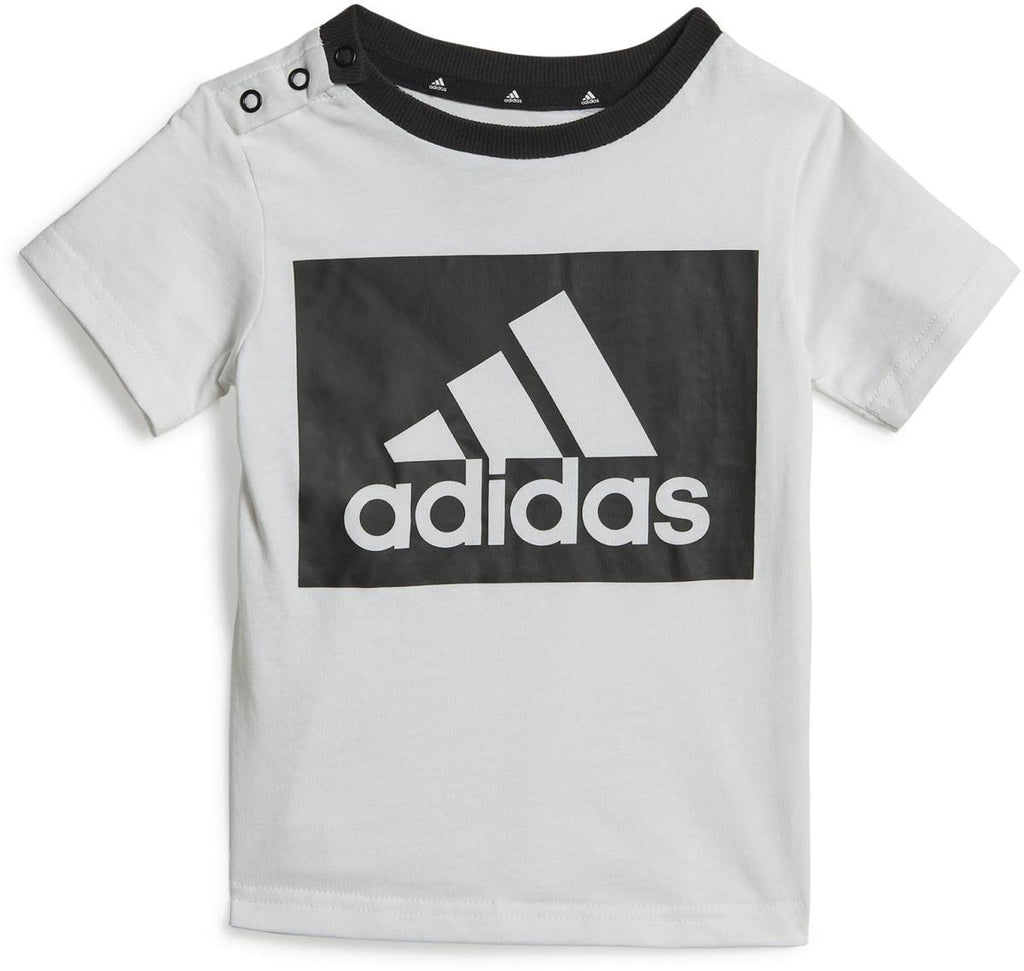 Essentials shirt en short setje