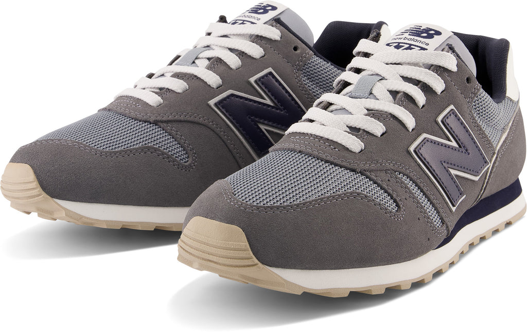 373v2 sneakers