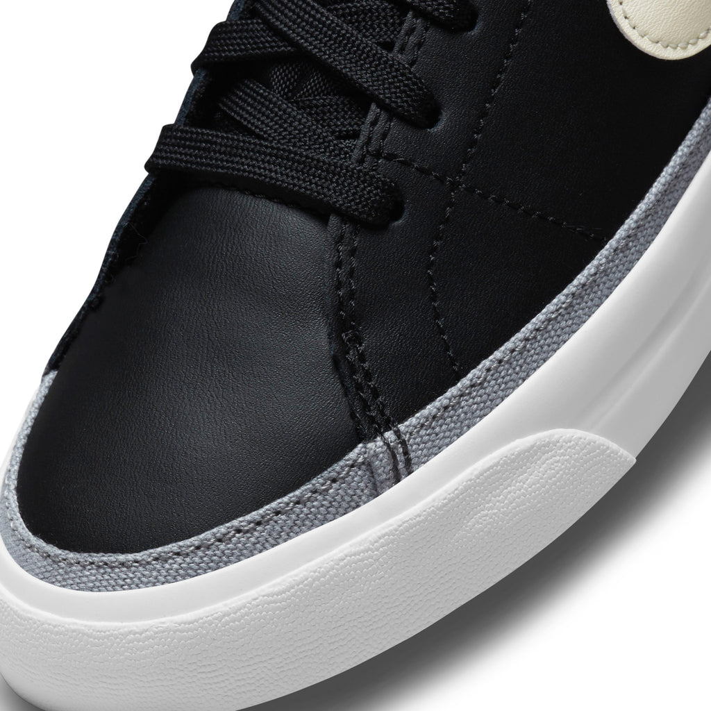 Court Legacy SE kids sneakers