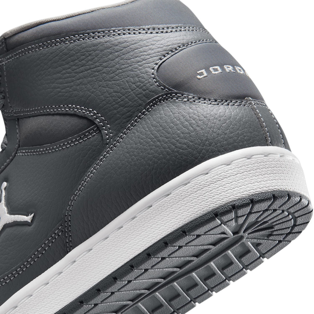 Jordan Court Connect Mid Sneakers