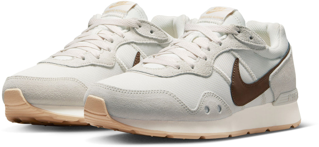 Venture Runner sneakers