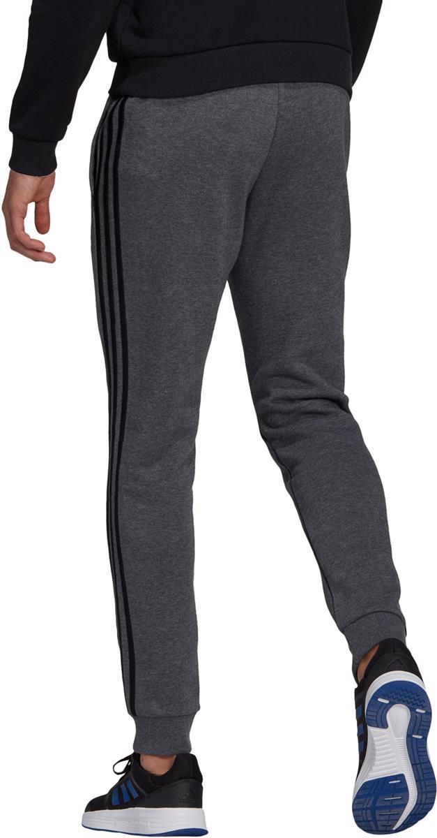 Essentials Fleece Tapered Cuff 3-Stripes broek