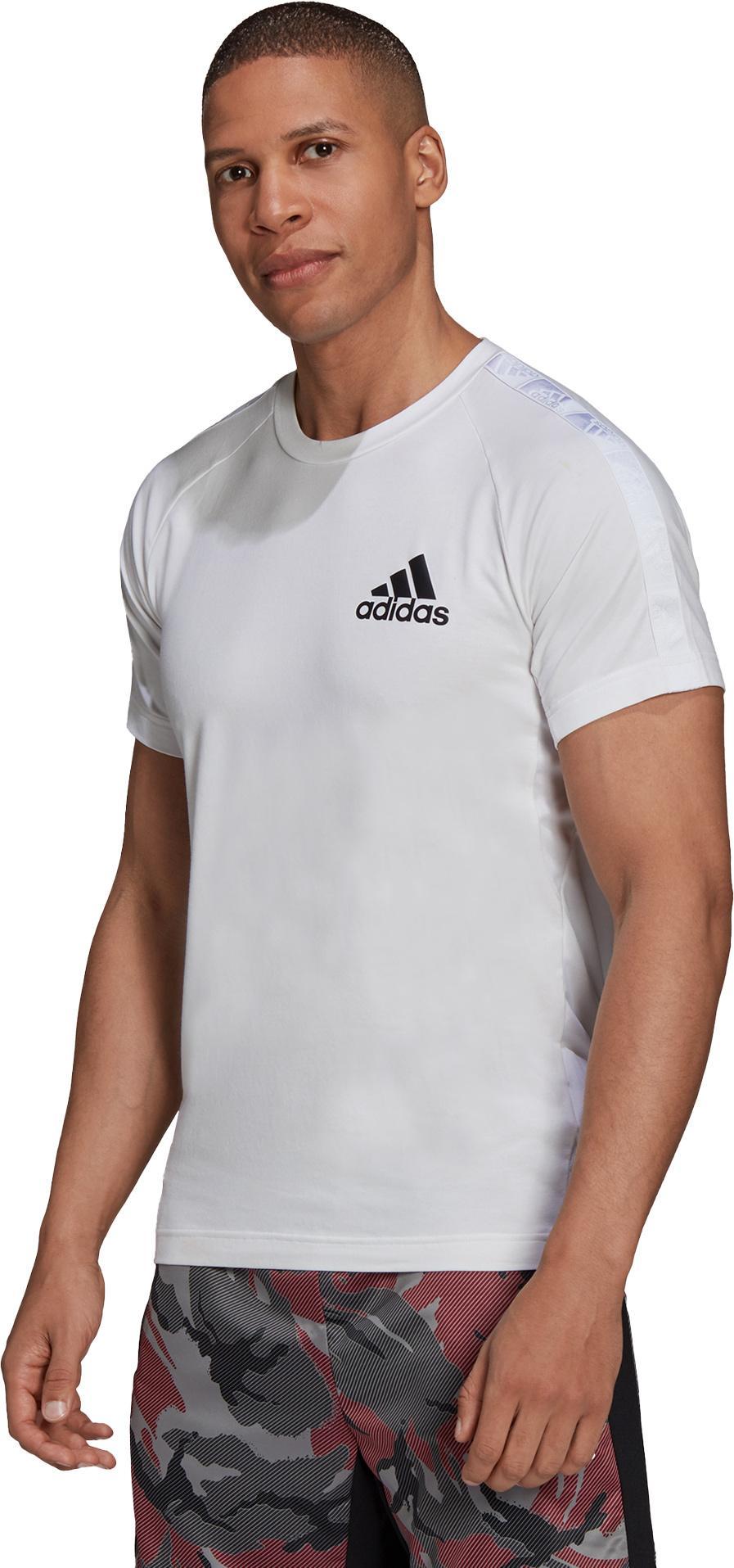 T T. T-Shirt
