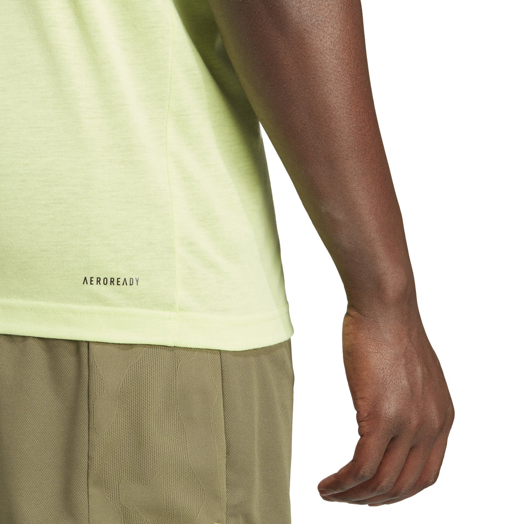 Train Essentials Seasonal Training Graphic shirt