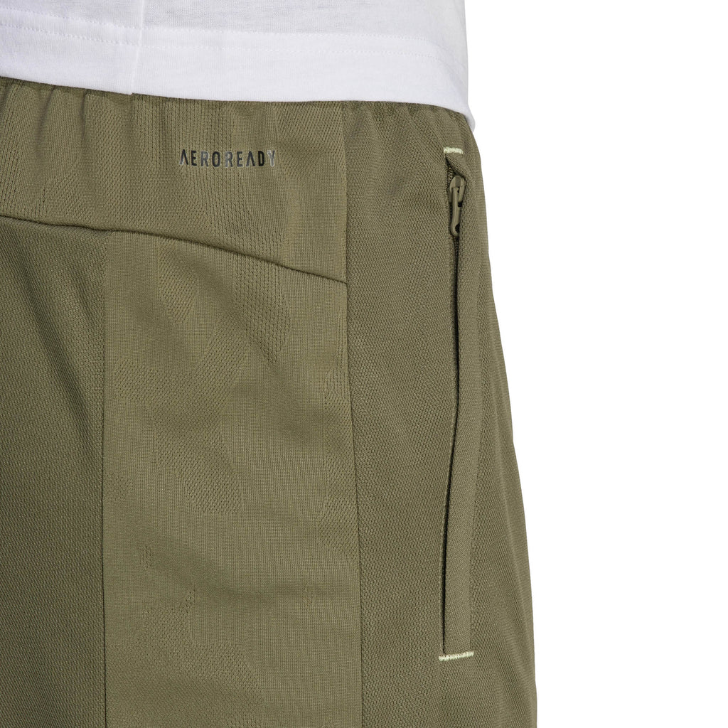 Train Essentials Seasonal Camo short