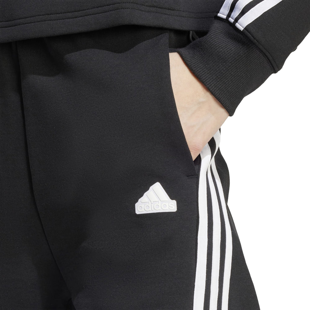 3 stripes short